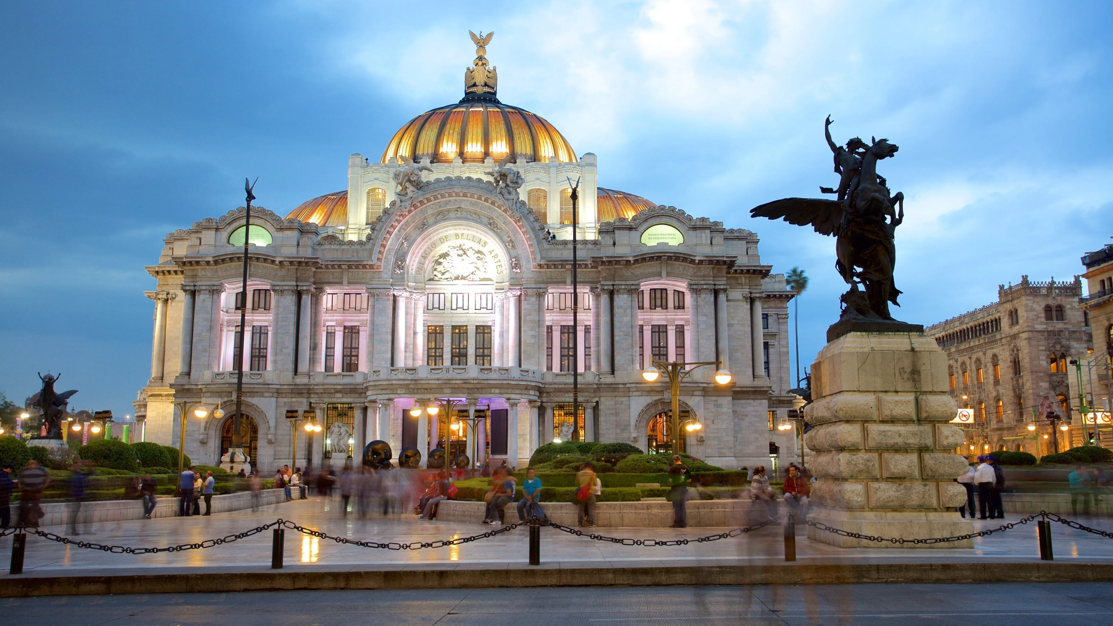Walking Tour of Mexico City's Historic Center