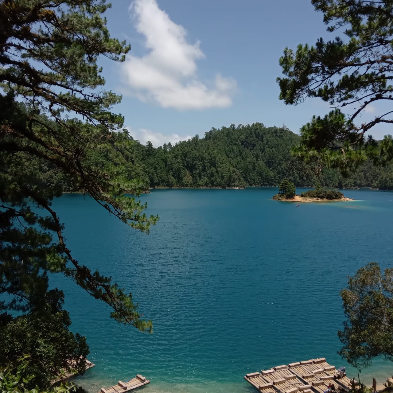 Montebello rustic raft